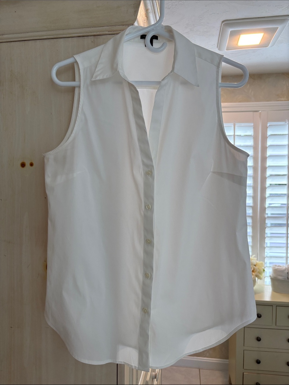 Ann Taylor Classic White Sleeveless Button-Front Blouse, Cotton, Nylon & Spandex